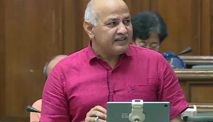 Delhi Government Fetes 17 Lecturers