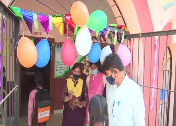 Primary Schools Students Balloons Flowers