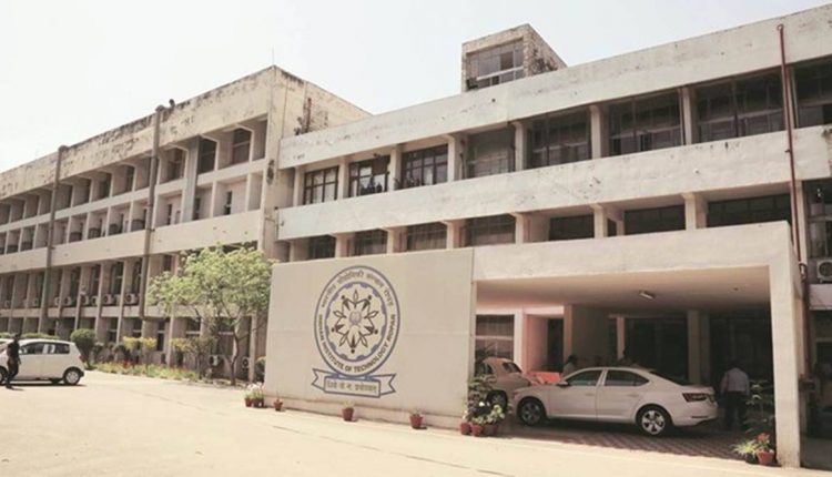 IIT FakeBuster Detector