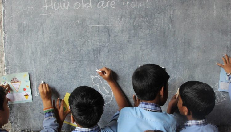 Teacher In Bengal Holds Classes At Students’ Doorsteps
