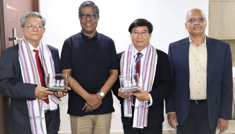 Saigon univ delegation visits SOA